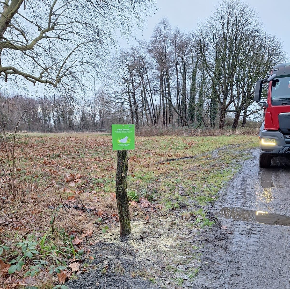 aufgestelltes Schild am Haupteingang