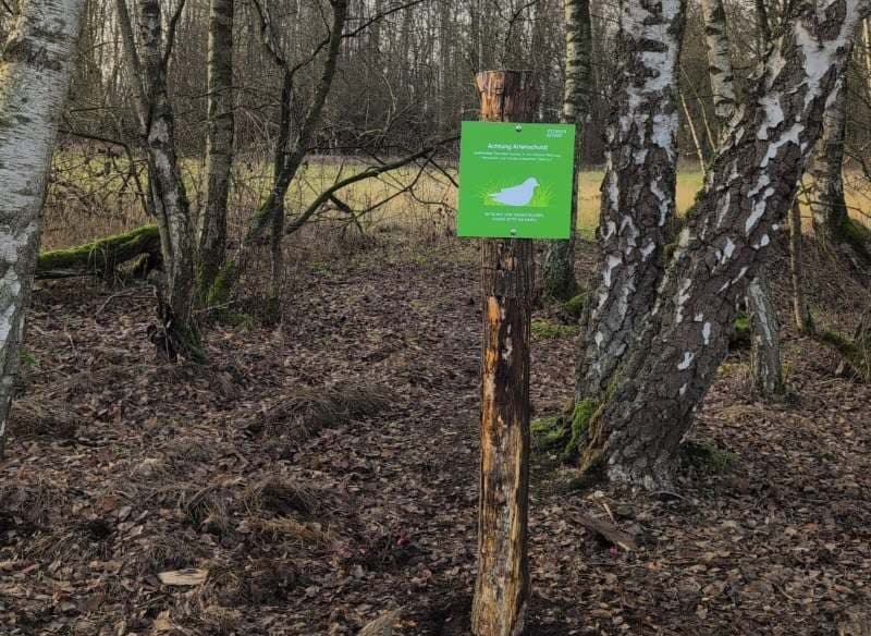 aufgestelltes Schild